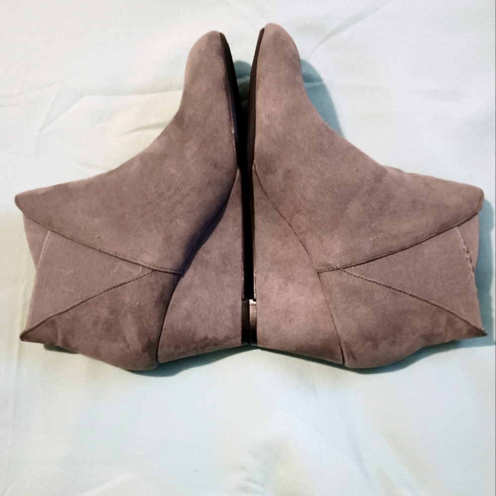 🩶 NWOT Womens Gray Suede Boots 8 Winter Fall Autumn Cold Weather Dressy Casual - Picture 3 of 4